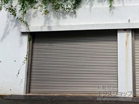 のガレージシャッター ガレージシャッタークワトロ 電動式 内部付タイプ 施工例