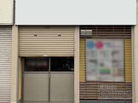 のガレージシャッター プラテアII 手動式 ステンレスグリルシャッター（外観右のみ） 施工例