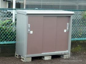 の物置・屋外倉庫 エスモ 一般型 1350×520×1101（ESE-1305Y） ESE-1305Y-MR 施工例