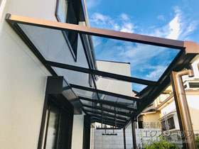 のテラス屋根 プレシオステラスII F型 テラスタイプ 連棟 積雪〜20cm対応 施工例