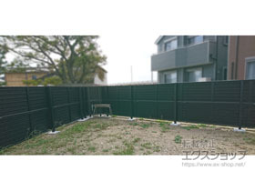 のフェンス・柵 ミエーネフェンス 目隠しルーバータイプ 2段支柱 自立建て用（パネル2段）※部材 施工例