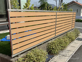 のフェンス・柵 ルシアスフェンスF04型 横板 木目カラー 自由柱施工 施工例