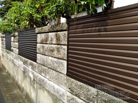 のフェンス・柵 シンプレオフェンス13型 ルーバー 自由柱施工 施工例