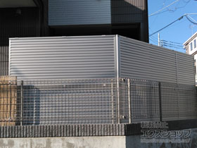 のフェンス・柵 ミエーネフェンス 目隠しルーバータイプ 2段支柱 自立建て用 施工例