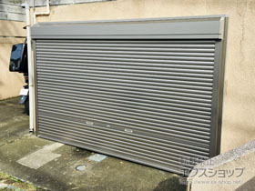 のガレージシャッター ガレージシャッタークワトロ 手動式 外部付タイプ 施工例