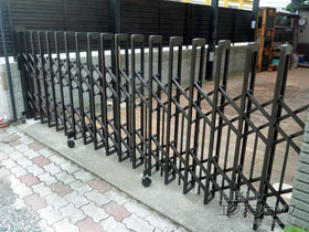 のカーゲート トリップゲートII P型 ペットガード付き ノンレール 片開き 35S 施工例