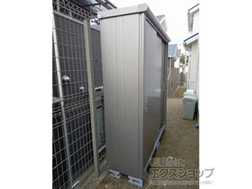 の物置・屋外倉庫 エスモ 一般型 1797×520×1959 ESE-1805A-SS 施工例