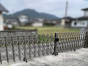 のカーゲート トリップゲートII 2型 スタンダード ノンレール 両開き 70W 施工例