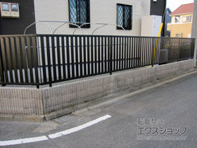 のフェンス・柵 カムフィX15型 たて太格子 フリー支柱タイプ 施工例