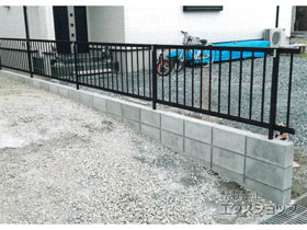 のフェンス・柵 ミエッタフェンス 防犯たて格子タイプ 自由柱施工 施工例