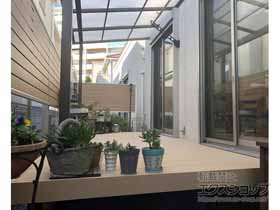 のフェンス・柵 ルシアスフェンスF02型 横目隠し 複合カラー 2段支柱 自立建て用〈パネル1段〉 施工例