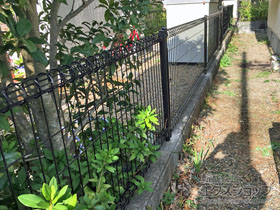 のフェンス・柵 イーネットフェンス2M型 間仕切柱施工 施工例