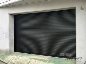 のガレージシャッター ガレージシャッタークワトロ 電動式 内部付タイプ 施工例