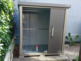 の物置・屋外倉庫 エスケーエイト SK8-70 一般型 1800×1200×1940 SK8-70-GK 施工例