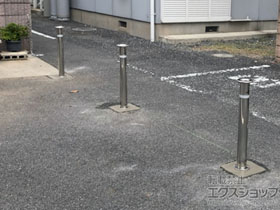 のカーゲート スペースガード(車止め) F76型 埋込式 キー付き 施工例