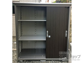 の物置・屋外倉庫 エスモ 一般型 1797×750×1959 ESE-1807A-DW 施工例