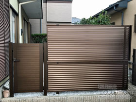 のフェンス・柵 ミエーネフェンス 目隠しルーバータイプ 2段支柱 自立建て用（パネル2段） 施工例