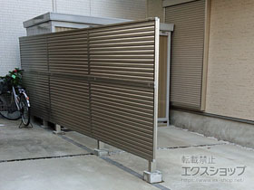 のフェンス・柵 ミエーネフェンス 目隠しルーバータイプ 2段支柱 自立建て用（パネル2段） 施工例