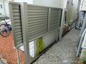 のフェンス・柵 ミエーネフェンス 目隠しルーバータイプ 2段支柱 自立建て用（パネル1段） 施工例