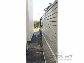 LIXIL リクシル(TOEX)のフェンス・柵・塀 プレスタフェンス 7Y型 横スリット アルミ多段柱使用（パネル1段） 施工例