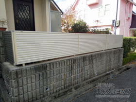 のフェンス・柵 ミエーネフェンス 目隠しルーバータイプ 自由柱施工 施工例