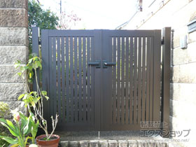 の門扉 シンプレオ門扉4型 縦太格子 両開き 門柱使用 施工例