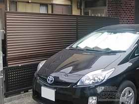 のフェンス・柵 ミエーネフェンス 目隠しルーバータイプ 2段支柱 自立建て用(パネル2段) 施工例