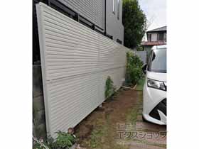 のフェンス・柵 ミエーネフェンス 目隠しルーバータイプ 2段支柱 自立建て用(パネル2段) 施工例