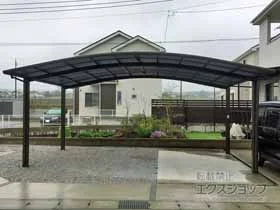 LIXIL(リクシル)のカーポート ネスカR (ラウンドスタイル) ワイド 積雪～20cm対応 施工例