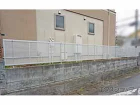 LIXIL(リクシル)のフェンス ライシスフェンス 1型 細横桟 フリーポールタイプ 施工例