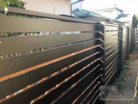 のフェンス・柵 モクアルフェンス 横板タイプ 2段支柱 自立建て用 施工例