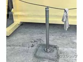 LIXIL リクシル(TOEX)のお問い合わせ商品 スペースガード(車止め) S48型 埋込式 南京錠付き 施工例