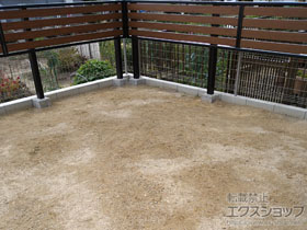 のフェンス・柵 ルシアスフェンスF04型 横板 木目カラー 上段のみ設置 自立建て用 施工例