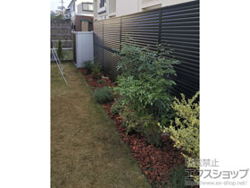 のフェンス・柵 ミエーネフェンス 目隠しルーバータイプ 2段支柱 自立建て用 施工例