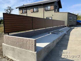 のフェンス・柵 モクアルフェンス 目隠しタイプ 自由柱施工 施工例