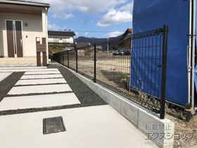 のフェンス・柵 メッシュフェンスM0 間仕切り柱施工 施工例