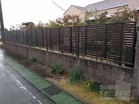 のフェンス・柵 シンプレオフェンス3型 横太格子　自由柱施工 施工例