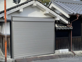 のガレージシャッター ガレージシャッタークワトロ 電動式 外部付タイプ 施工例