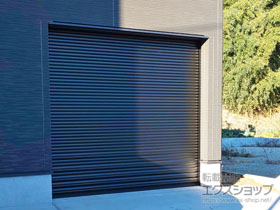 のガレージシャッター ガレージシャッタークワトロ 電動式 内部付タイプ 施工例