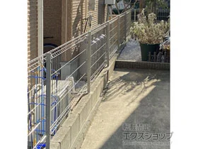 YKKAPのフェンス・柵・塀 イーネットフェンス 3F型 自由柱施工 施工例