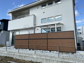 のフェンス・柵 モクアルフェンス 目隠しタイプ 2段支柱 自立建て用 施工例