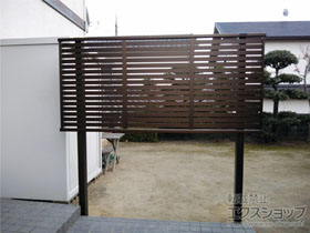 のフェンス・柵 シンプレオフェンス3型 横太格子 上段のみ設置 自立建て用 施工例