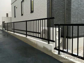 Value Selectのフェンス・柵・塀 ミエッタフェンス 防犯たて格子タイプ 自由柱施工 施工例