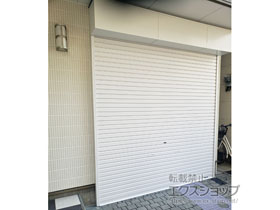 のガレージシャッター プラテアII スチールタイプ 手動式 外部付 *単窓仕様 施工例