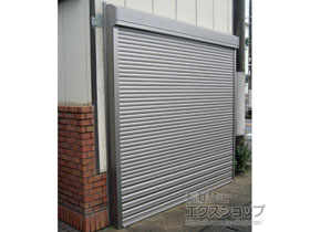 のガレージシャッター ガレージシャッタークワトロ 電動式 外部付タイプ 施工例