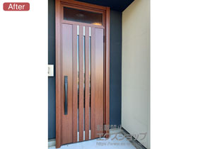 の玄関ドア リシェント玄関ドア3 断熱K4仕様 片開き仕様(ランマ付)R M27型 ※タッチキー仕様(リモコンタイプ) 施工例