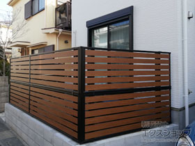 のフェンス・柵 モクアルフェンス 横板タイプ 2段支柱 自立建て用 （パネル2段） 施工例