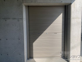のガレージシャッター ガレージシャッタークワトロ 手動式 内部付タイプ 施工例