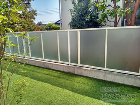 のフェンス・柵 フェンスAB YT1型 採光パネル フリーポールタイプ 施工例