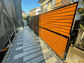 のフェンス・柵 モクアルフェンス 目隠しタイプ 2段支柱 自立建て用（パネル2段） 施工例